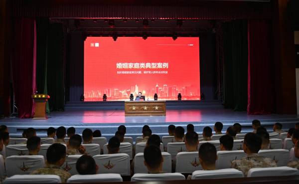 宏峰新闻：送法进军营，共建强军梦——我所杨钦宇律师受邀为驻怀某部队开展涉法涉诉典型案例授课