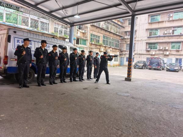 千錘百煉礪尖兵  枕戈待旦護金融
