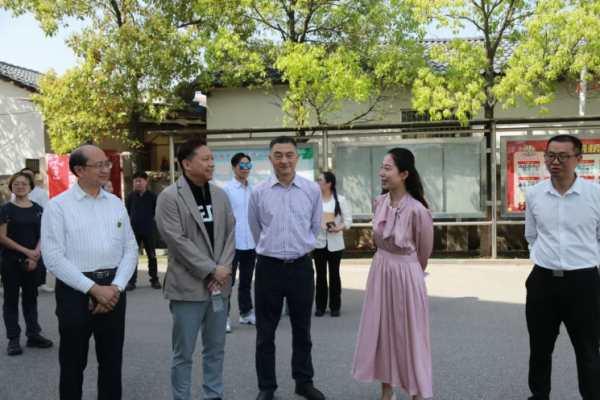 爱心走访 ｜ 书香传情暖校园 ——2025年爱·阅读·梦之旅参访团走访岳阳市西塘中心小学