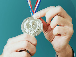 企业精神：以诚待人、以信立世、锲而不舍、追求卓越