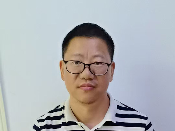 彭世昌    宜车叮叮车队面包车车队长