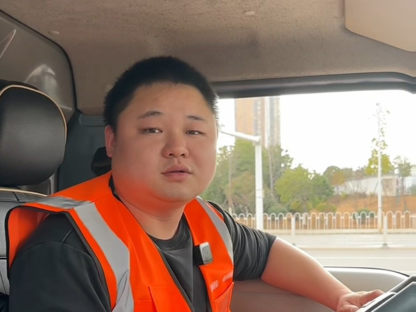 王锐    ​宜车叮叮车队面包车车队长
