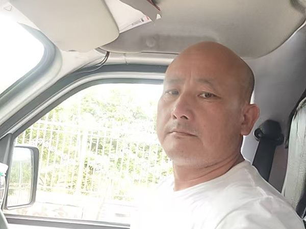 蒋海波    ​宜车叮叮车队平板车车队长