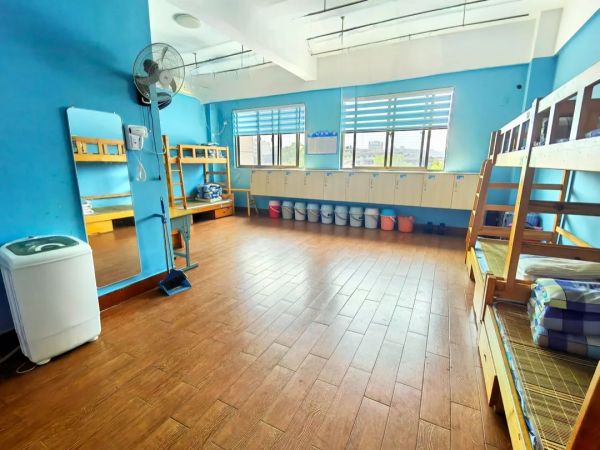 大平层式学生公寓