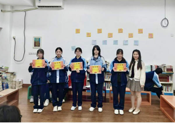 书页翻涌处 人间万重光