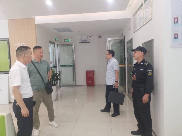 懷化市保安公司、郵儲銀行懷化分行聯(lián)合開展安全檢查