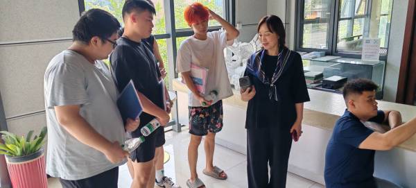 娄底市经开区人社局与娄底职业技术学院师生到访湖南维珂娄底工厂