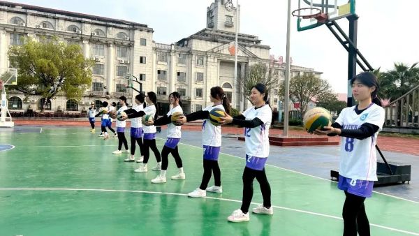 让青春在拼搏中闪光，以艺体之美点亮未来——株洲市石外高中排球队成立暨艺体特色教育纪实