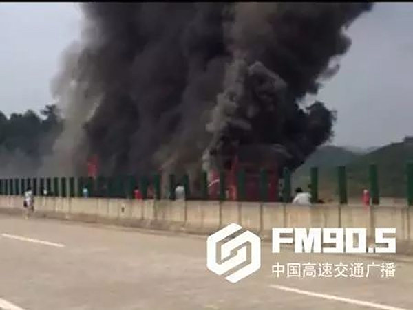 宜凤高速大巴起火，造成大量人员伤亡！