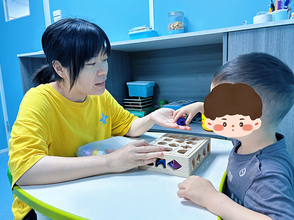 个训老师何小丽 个训老师何小丽