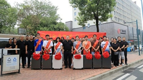 ​你们奋勇向前，我们彼此努力