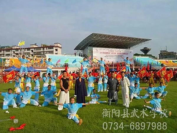 船山文武学校平时让学生外出吗？