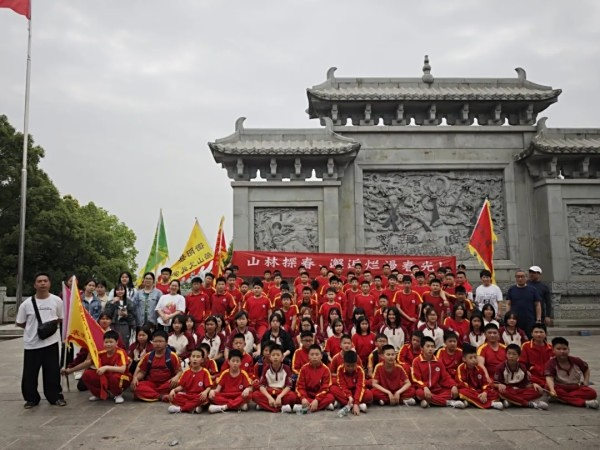 【春游特辑】雨母山寻春记：文武少年遇见春光