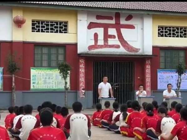 筑牢防线，共建和谐校园——衡阳县船山文武学校召开暑期学生教育会