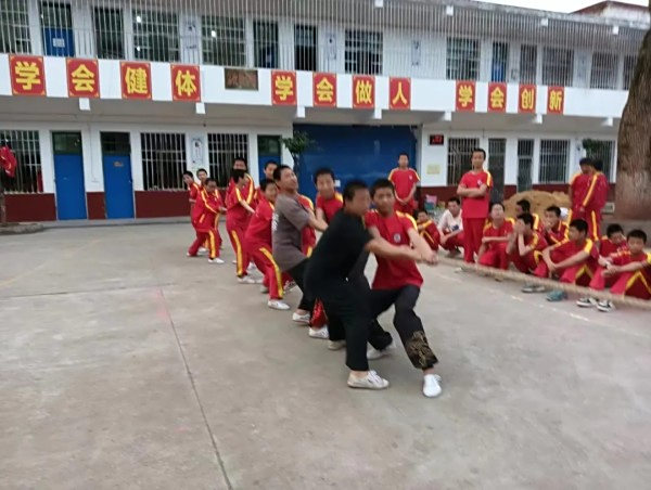 “绳”彩飞扬“拨”动青春——船山文武学校拔河活动燃爆啦！