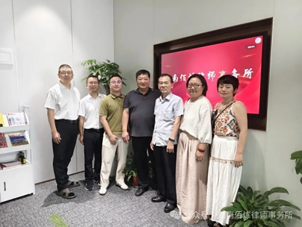 佰炼动态｜稳居2025中国文理类大学一流专业排名（研究型）首位的湖北文理学院领导及校友莅临湖南佰炼律师事务所指导交流工作