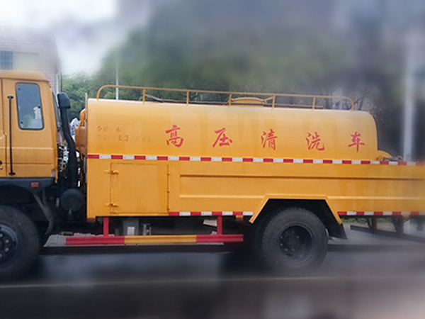 高压清洗车管道疏通清淤的过程