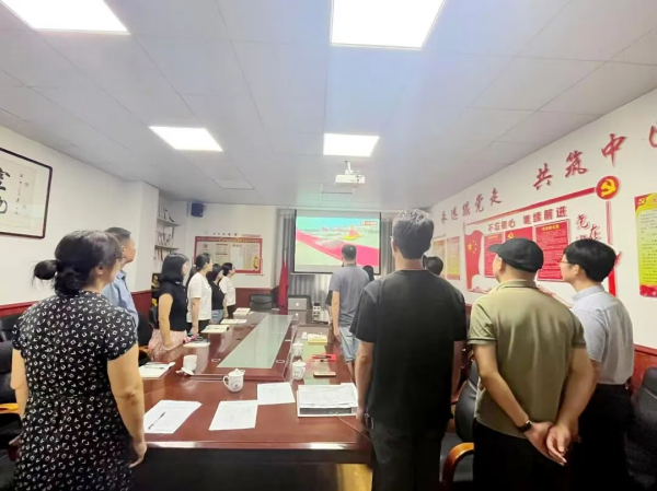 这一刻，我们与祖国同频共振！株洲市石外高级中学全体师生集中观看抗战胜利80周年阅兵盛典