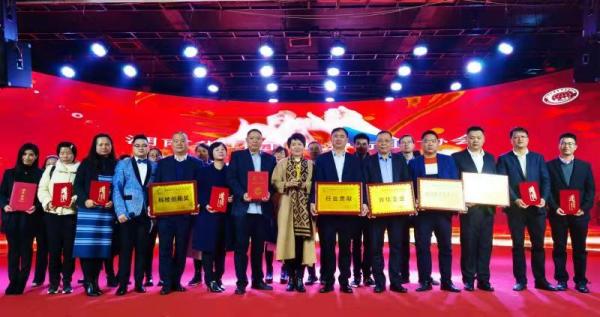 品牌荣誉︱热烈祝贺玉诚环境连续六年蝉联湖南环卫“行业特别贡献奖”