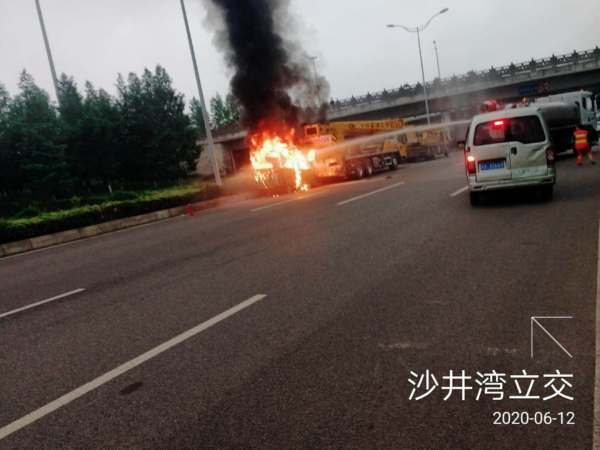 硬核！灑水車秒變消防車，玉誠環境兩江項目開啟火災救援的“尖峰時刻”