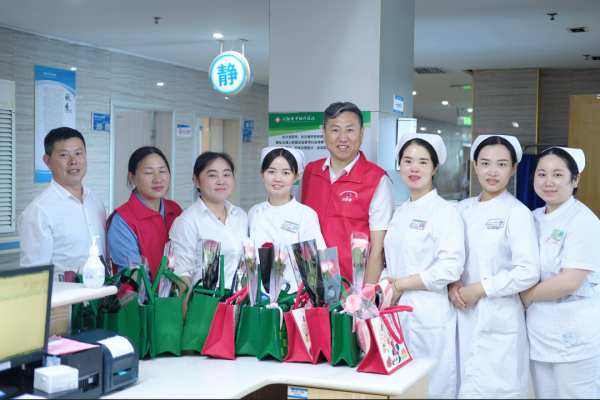 5.12国际护士节|湖南逸欣开展“暖心关怀送天使”活动
