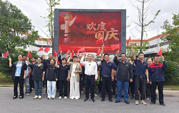 湖南昊宇門(mén)窗：“雙節”同慶，以匠心鑄品牌，用熱愛(ài)敬祖國