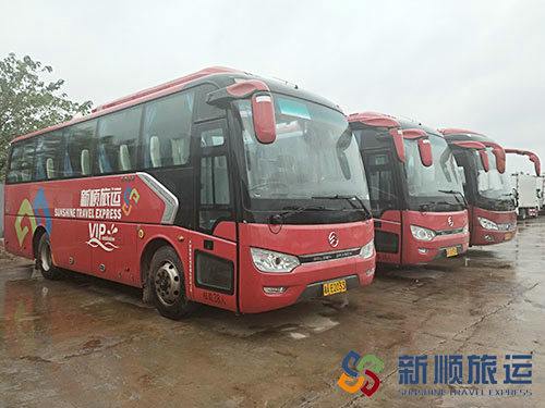 旅游大巴车