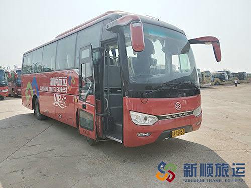 旅游大巴车