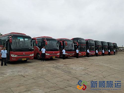 旅游大巴车