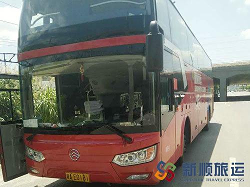 旅游大巴车