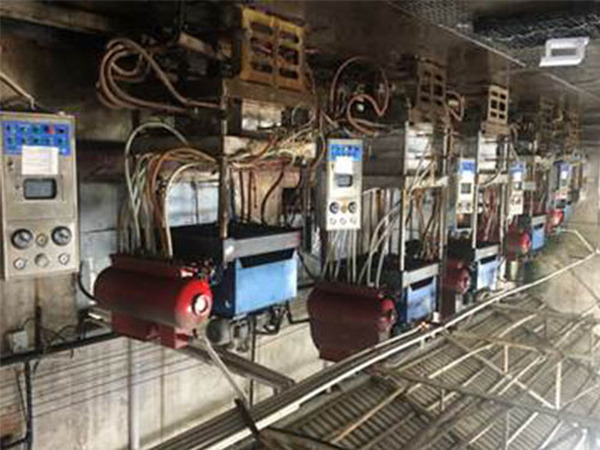 半自动成型机（适用于订单需求量较小客户）