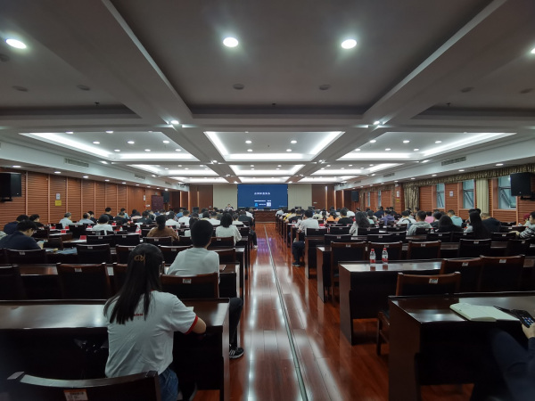 劲鸣动态｜劲鸣所戴成龙律师应邀为武陵区重大行政决策专题培训授课