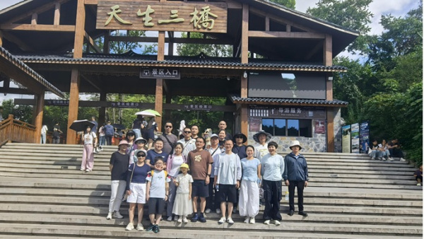 劲鸣动态｜畅游武隆，共赴山水之约，凝聚团队向心力！