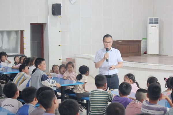 戴成龙律师到社木铺小学开展公益普法讲座