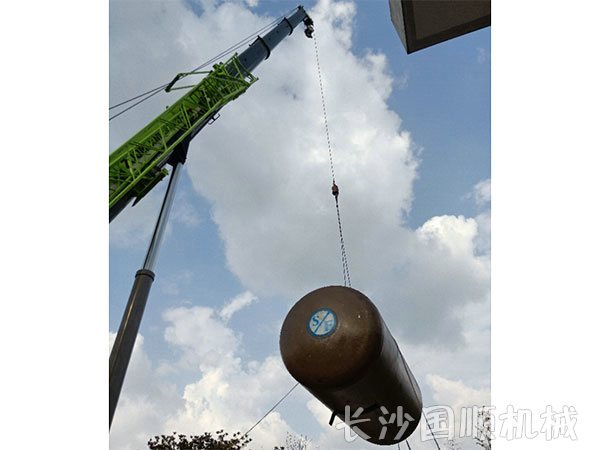 步步高长天加油站油罐安装