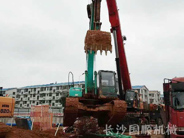 坪塘大王山挖机下井