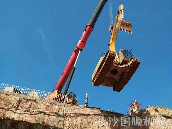 坪塘大王山挖机下井