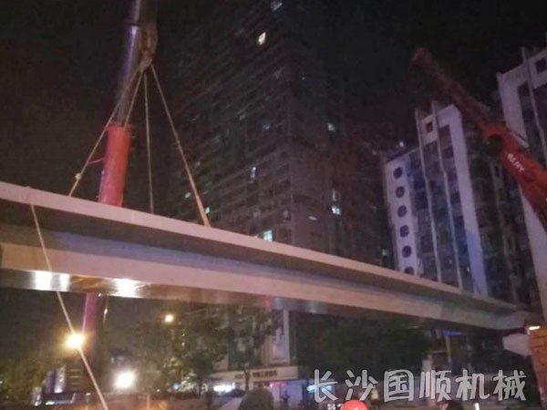 咸嘉湖路人行天桥安装