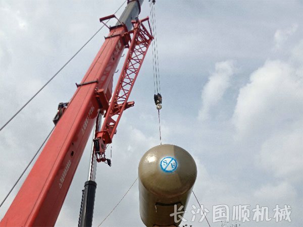 步步高长天加油站油罐安装