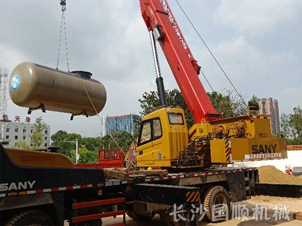 步步高长天加油站油罐安装