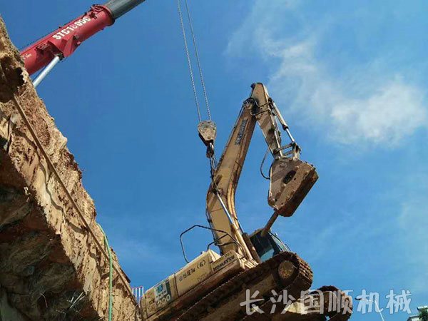 坪塘大王山挖机下井