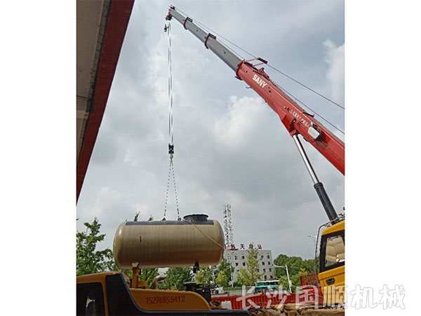 步步高长天加油站油罐安装