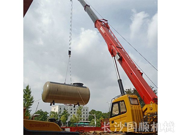 步步高长天加油站油罐安装
