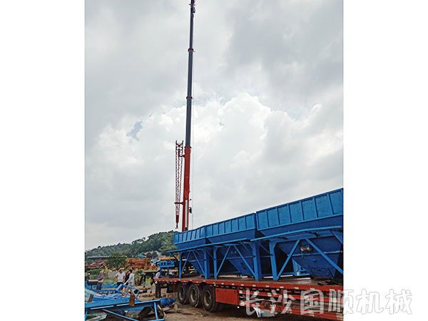 中铁五局仓库装货