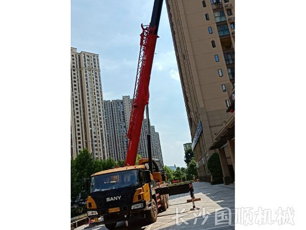 步步高梅溪湖广告牌吊装