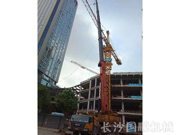 中建钢构A9项目塔吊安装