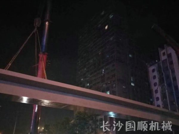 咸嘉湖路人行天桥安装