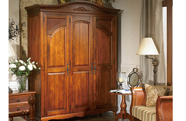 温莎堡三门衣柜