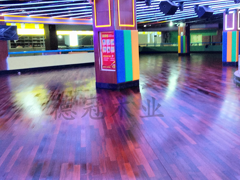 湖南德冠木业有限公司,德冠运动地板,跳跃者运动地板,篮球馆地板,舞台地板