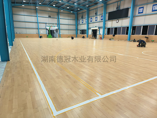 湖南德冠木业有限公司,德冠运动地板,跳跃者运动地板,篮球馆地板,舞台地板